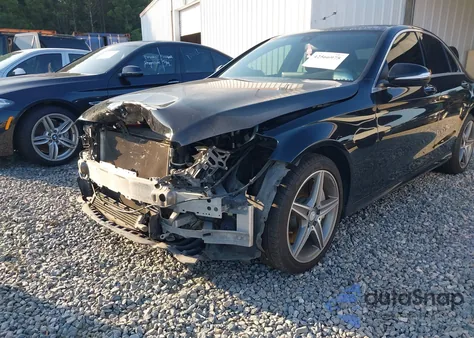 2015 Mercedes-Benz C 300 4Matic/Luxury 4Matic/Sport 4Matic из США, поврежденный, VIN 55SWF4KB1FU030261